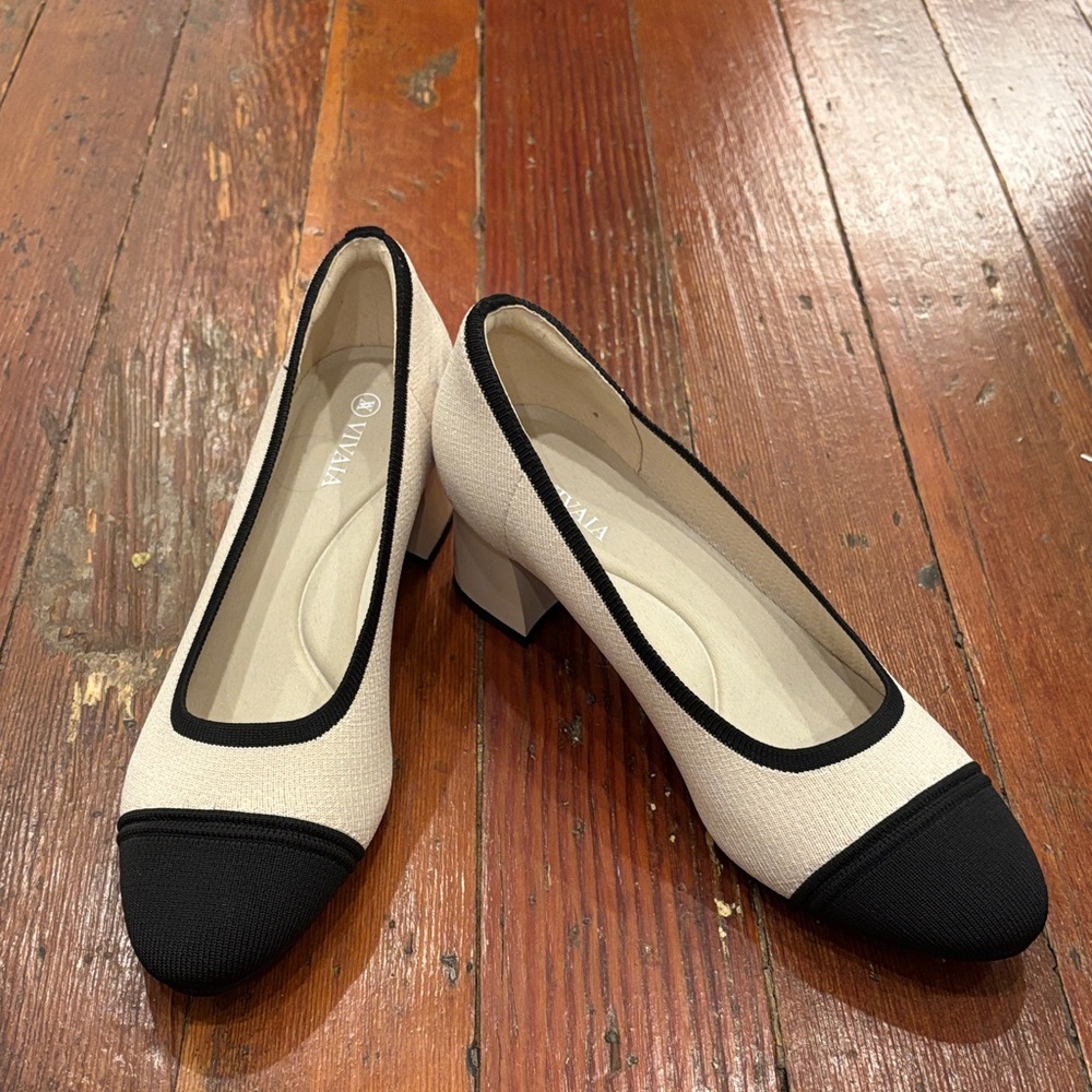 NWOT Black and Cream Vivaia ergonomic Women's Shoes